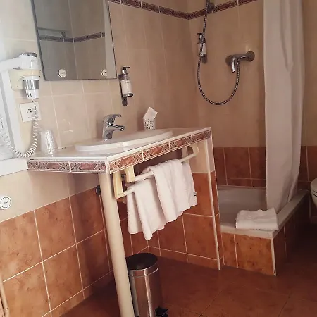 ホテル オテル エビアン エクスプレス テルミナス エヴィアン・レ・バン